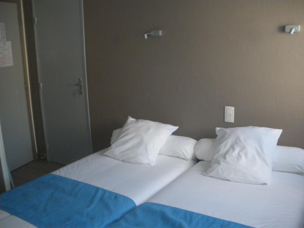 Hotel Du Port Concarneau Cameră foto
